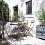Cour extérieure devant la maison d'hôtes